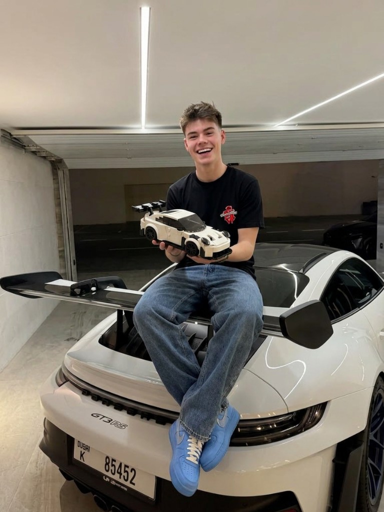 RaceClub brick car build